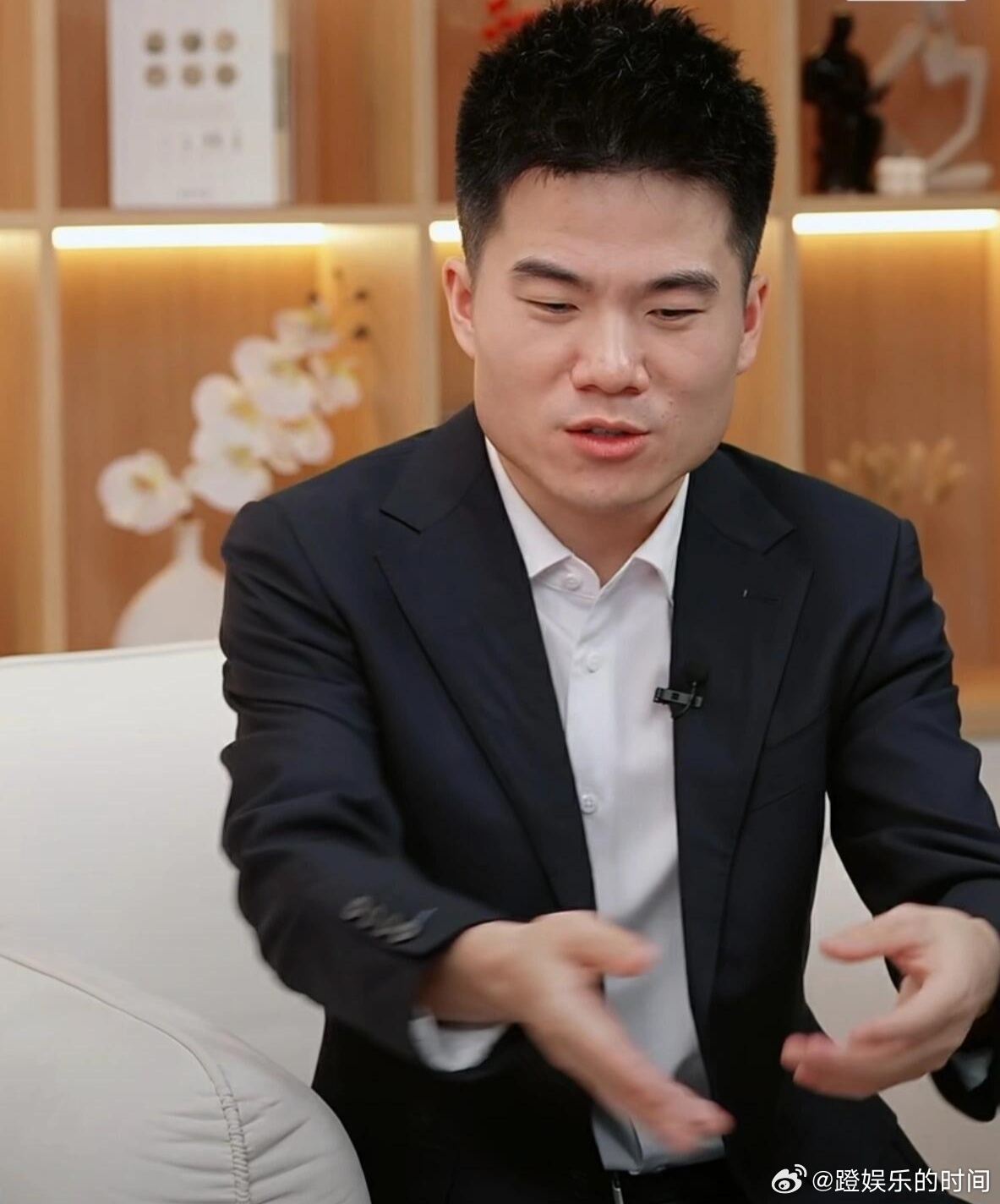 当今最彪悍的两个人：一个是罗永浩，一个是董宇辉。​罗永浩是一代辩论天才，挑起冲突