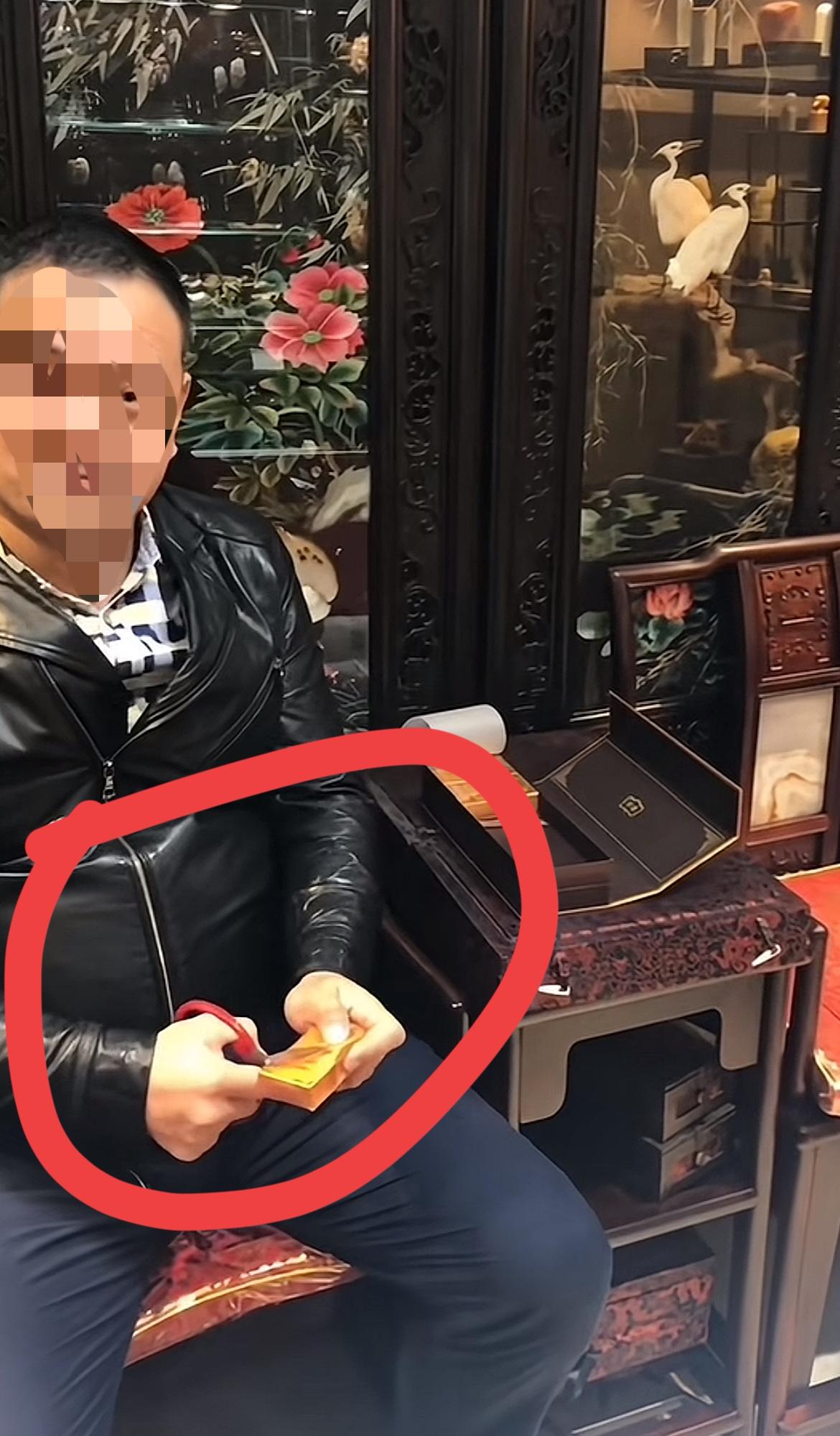 现在是什么情况？婚不愿意结了，孩子不愿意生了，吸了几十年的烟也开始介了，据说已达