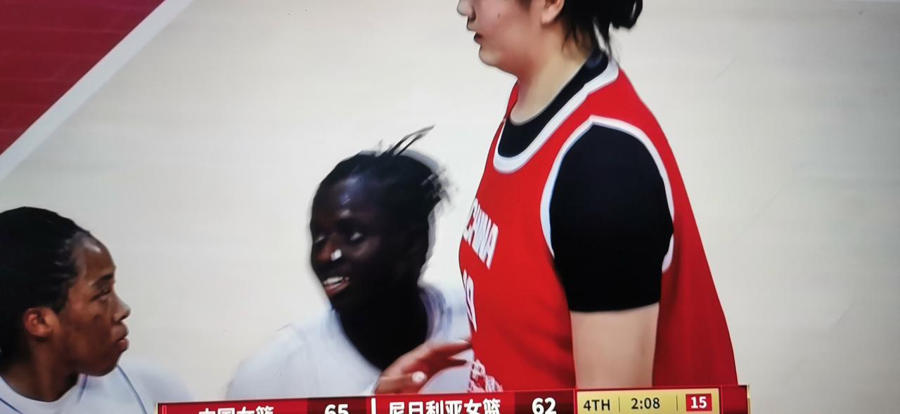 中锋还是得张子宇
70：67，张子宇24分10篮板，正负值达到21！中锋的价值体