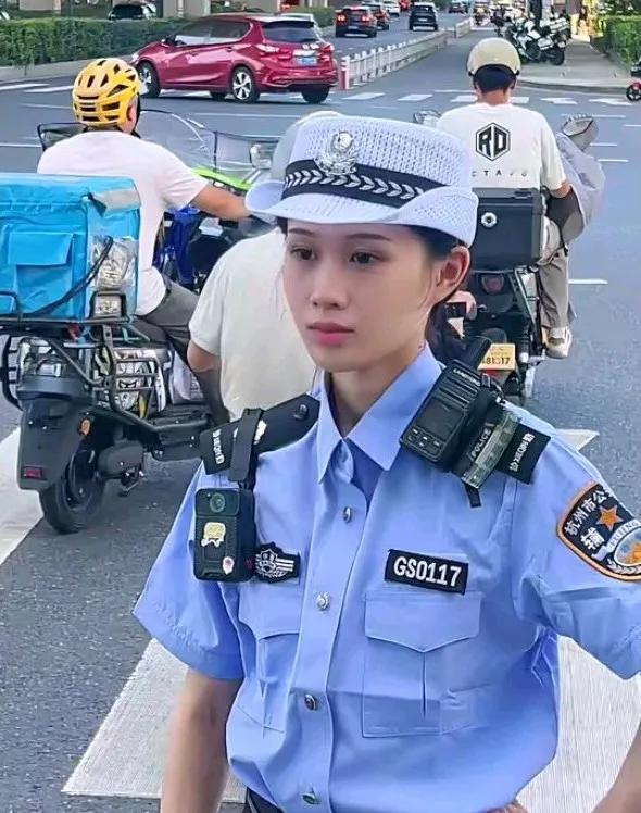 大家发现没有，这几年全国各地很多城市，特别是一些旅游城市，比如杭州西湖景区等等，