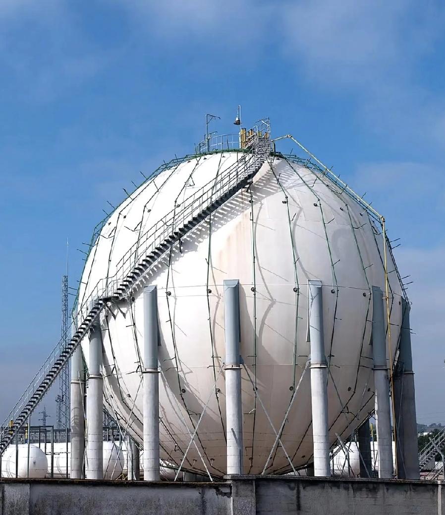 我们常常觉得，毕业找到工作就万事大吉，结了婚生完孩子就圆满了，成功上岸就轻松了，