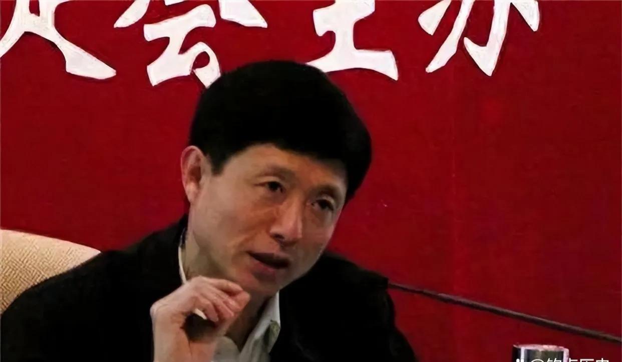 教育专家艾跃进认为，通过大学男生女生在食堂吃饭的表现，就能看出他们以后，到底能不
