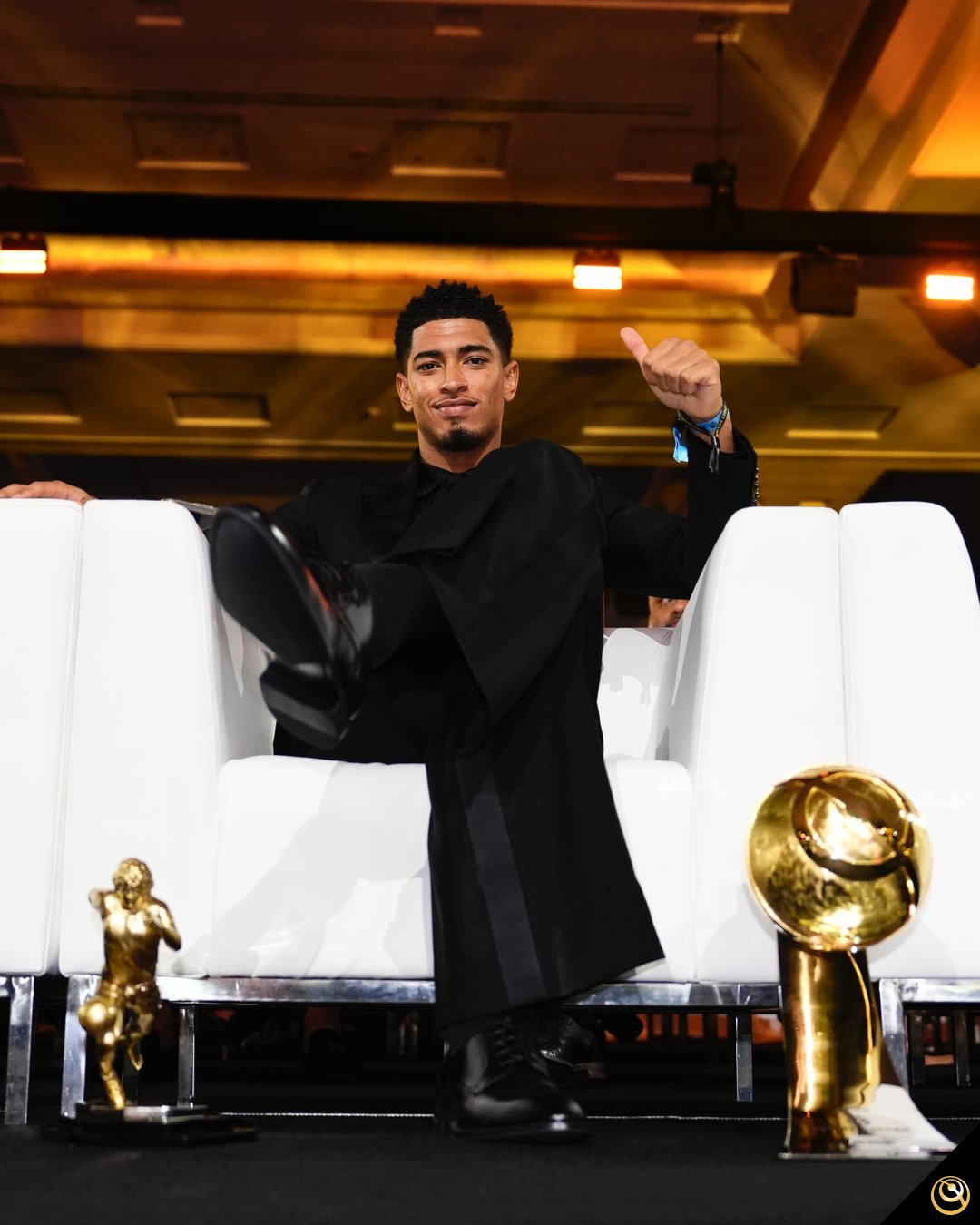 贝林厄姆FIFA实力榜第三贝林厄姆拿下FIFA实力榜第三名，在一众顶级前锋中突围