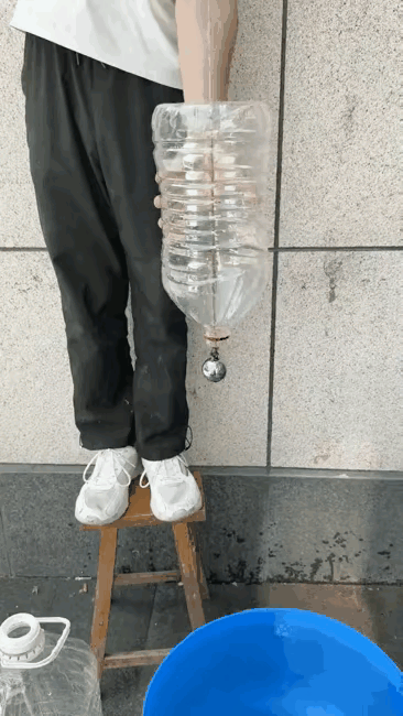 神奇的创造发明，解决了深处打水的问题。