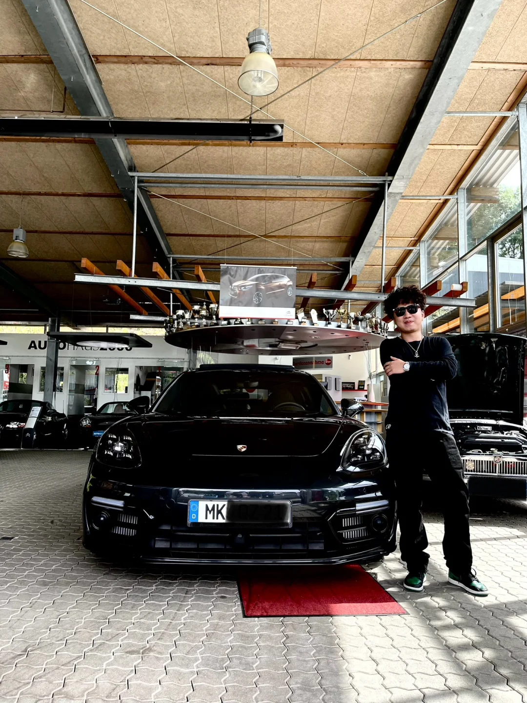 🇩🇪巴黎某不知名地下说唱歌手喜提帕纳梅拉