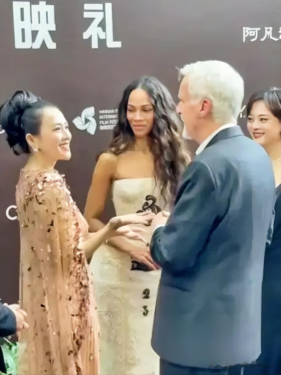 炸裂！卡梅隆和章子怡现场热聊，这画面太有料！

家人们谁懂啊！国际大导卡梅隆和国
