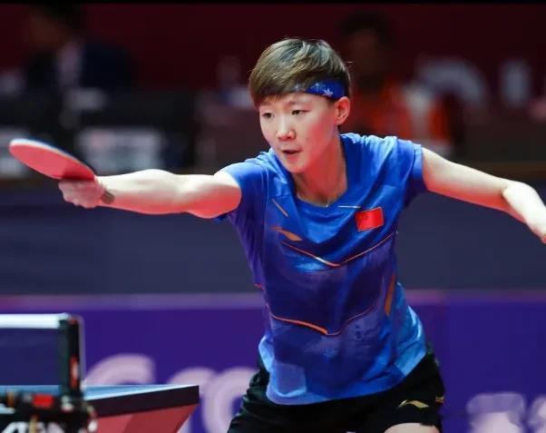 身为女乒球员个子高还是有优势的，尤其是每次冠军颁奖仪式上登领奖台方便，就像这次平
