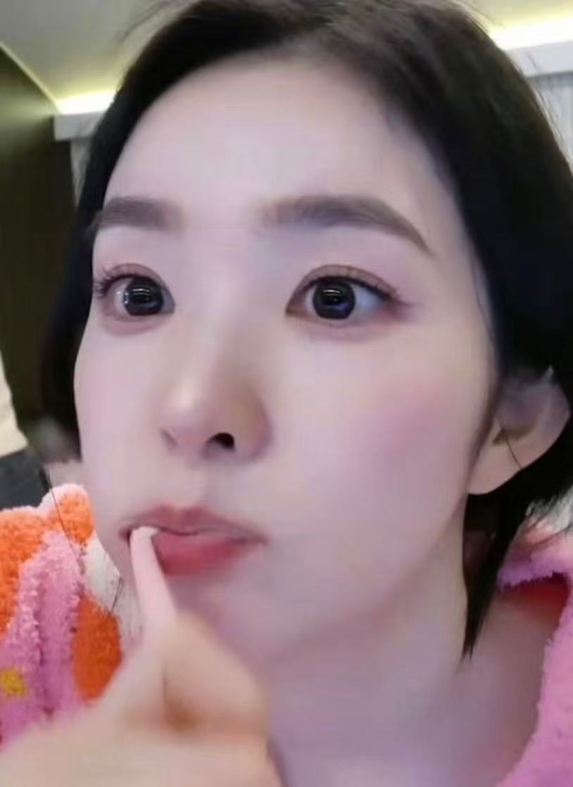 Irene 今天宠幸小猪包 是煮啵还是猪包好难猜 