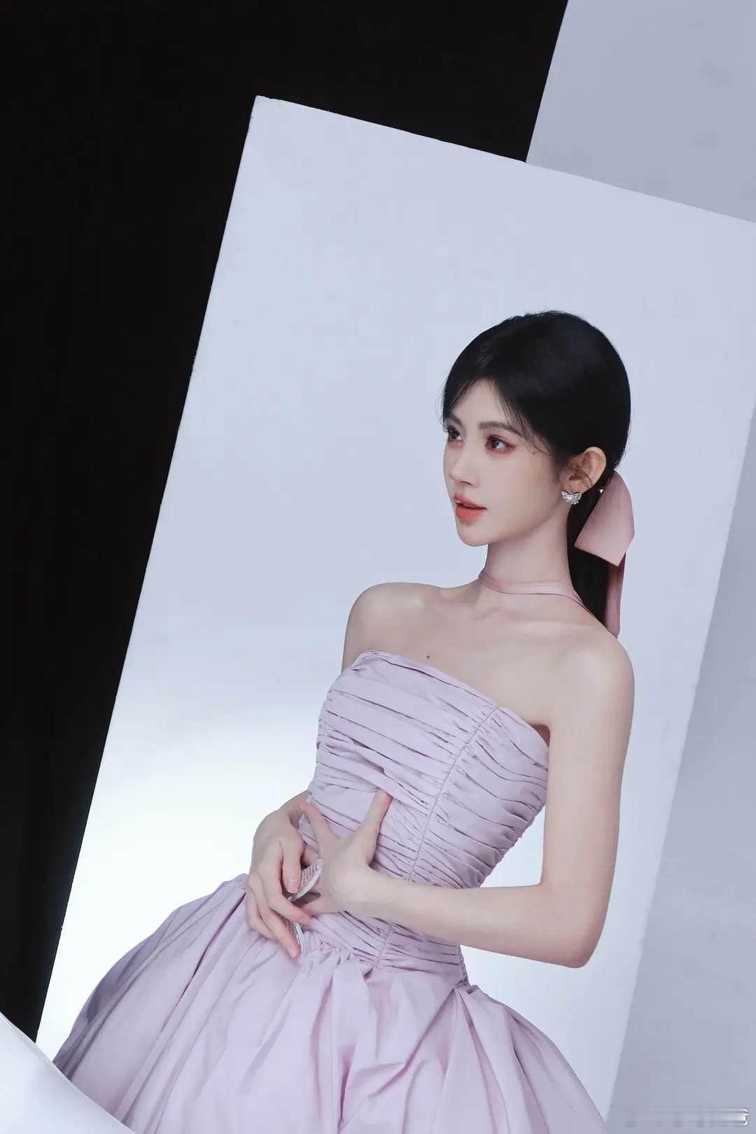 鞠婧祎工作室发了MAC宣传造型图婧祎漂亮的跟波斯猫似的 