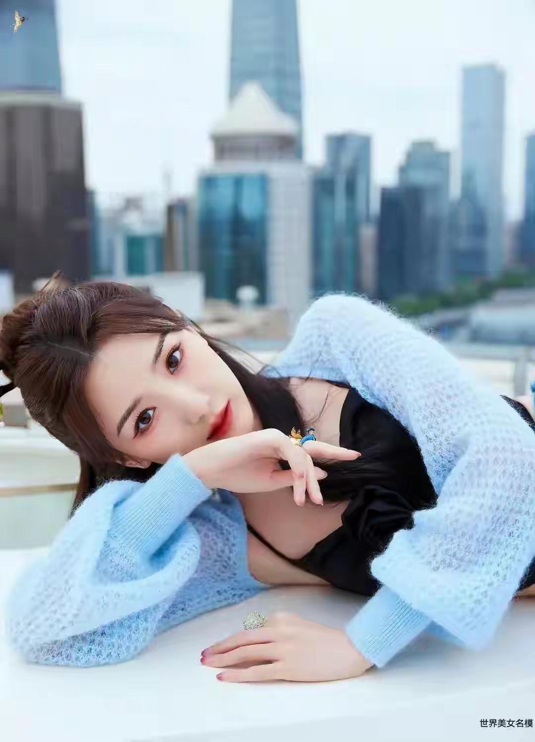 毛晓彤可爱多一点，干爽多一点