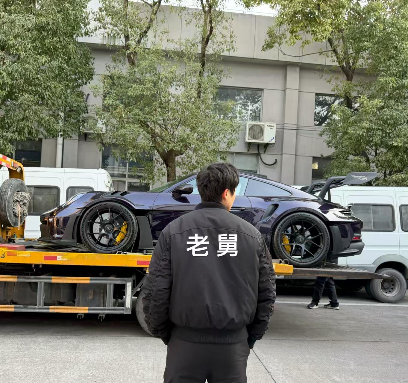 送君千里，终须一别。每台车都有他的归属，而饼干的车库，只是它们暂时的港湾，离别了