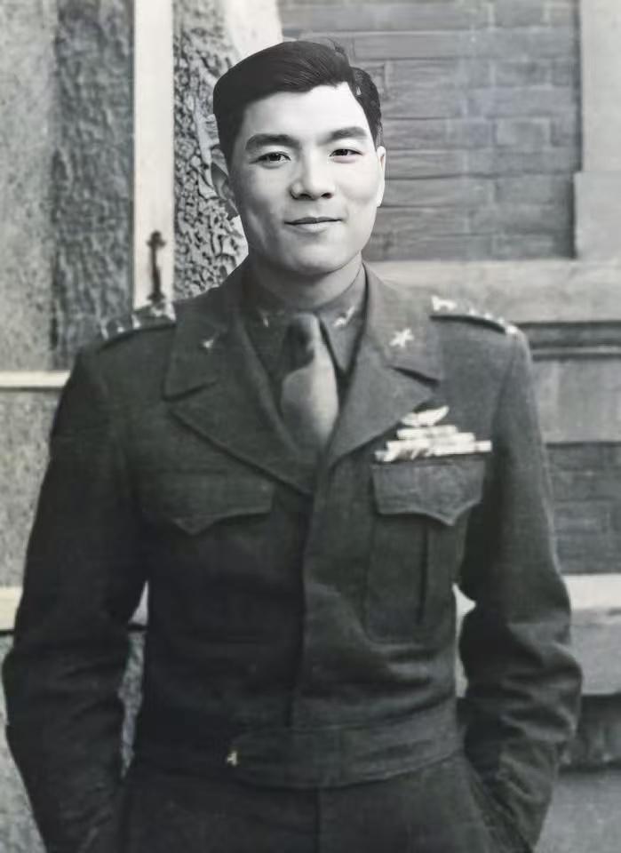 抗战空中英豪-华人飞行员朱安琪！
1939年6月，其从美国美洲中华航空学校毕业