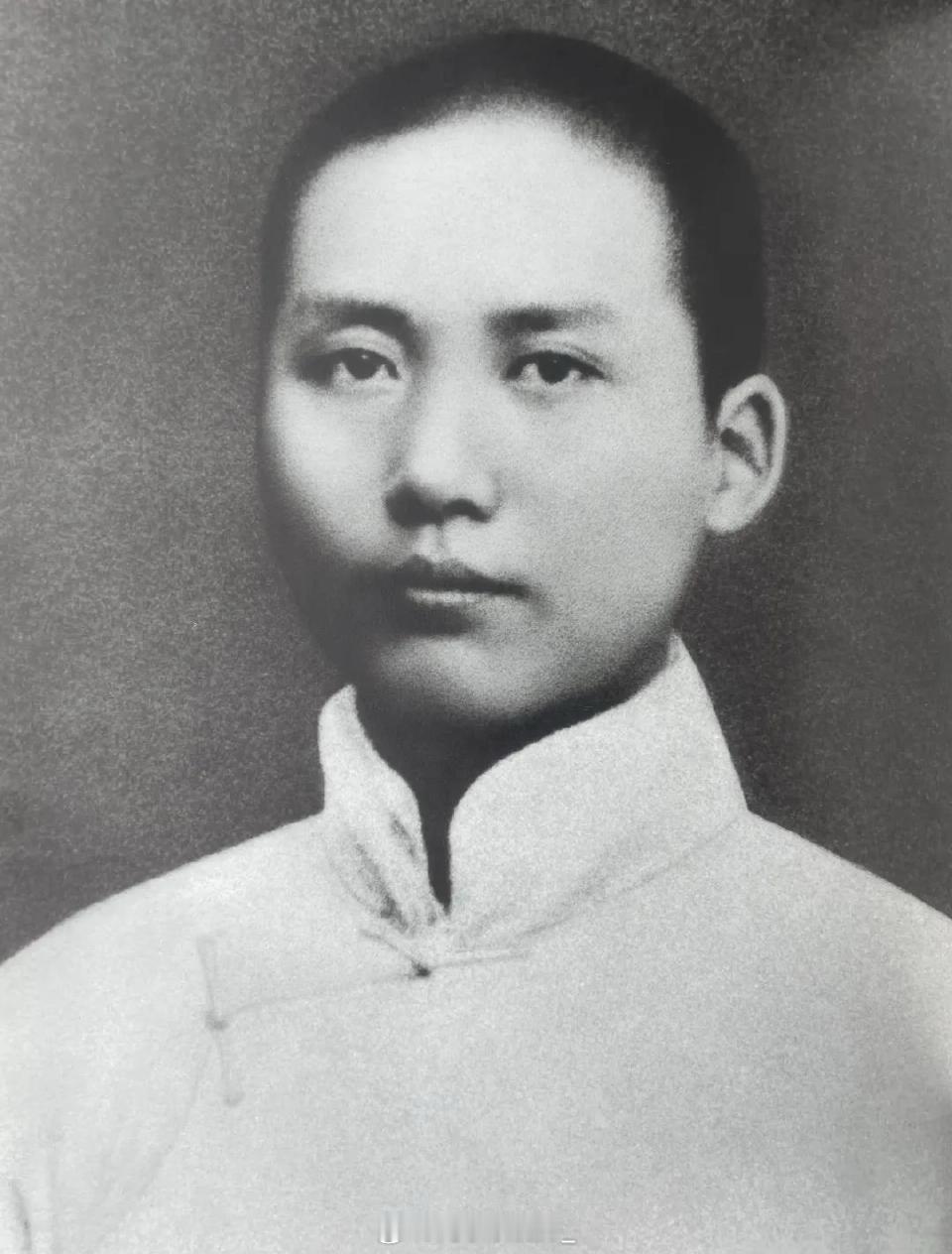 这是跨越时空的对话！东东和教员年轻时候的样子好像。[心] ​ ​​​