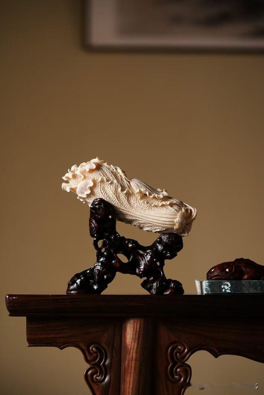 猛犸｜百财

有些题材，很俗；
但做到极致，就只剩“好看”。

这一件，就是这样