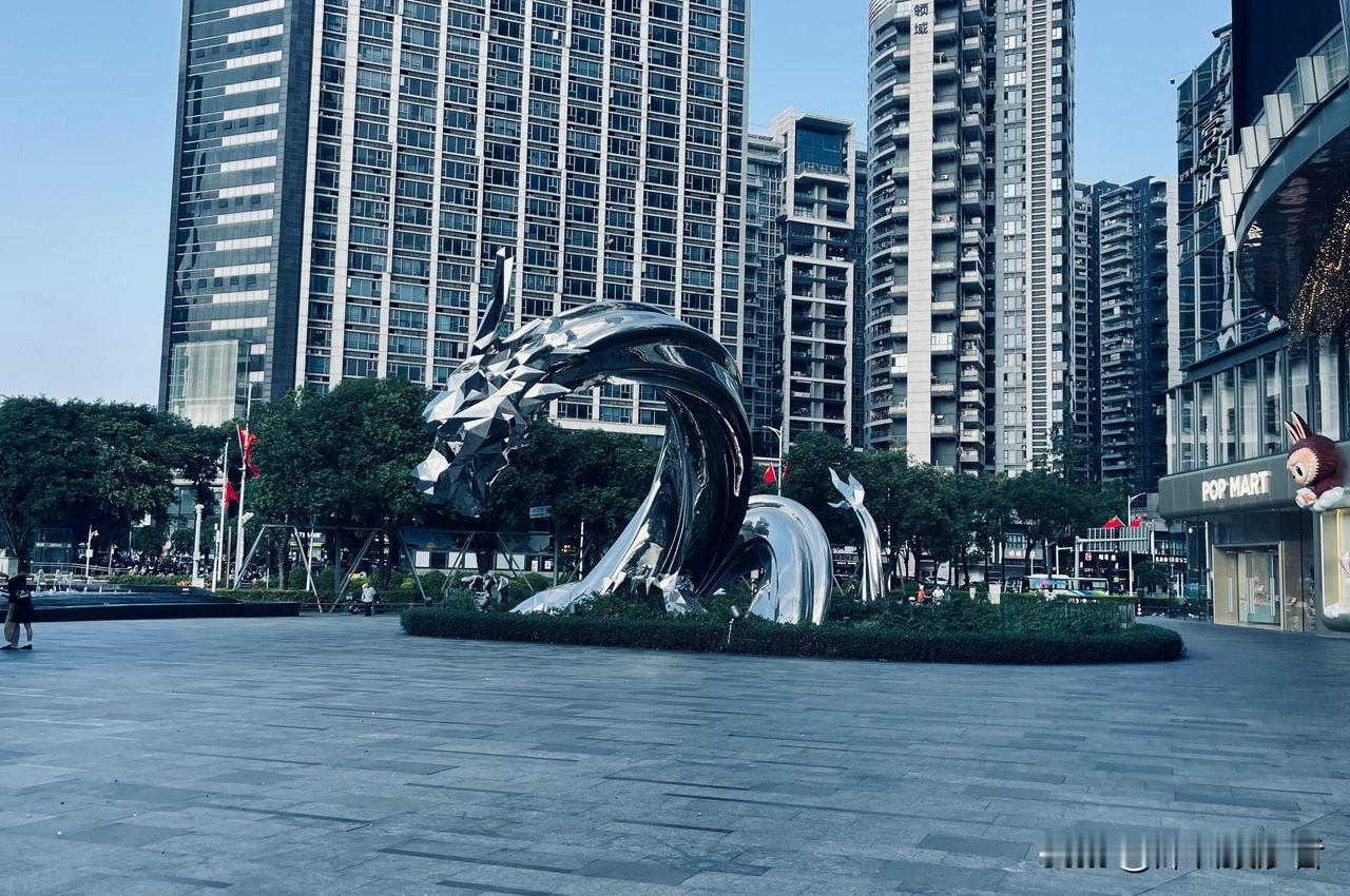 深圳下一个G D P破万亿之大区很有可能是宝安。其实宝安比南山早就过了把万亿区的