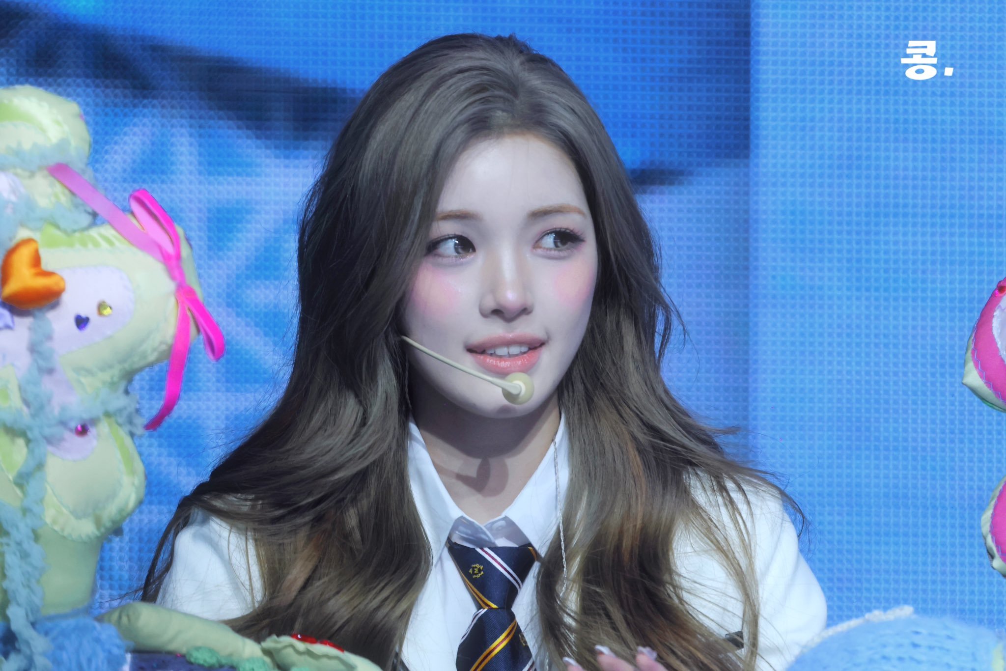 一堆洋娃娃里冒出来一个真人洋娃娃.ddalgikkong/s2flair 