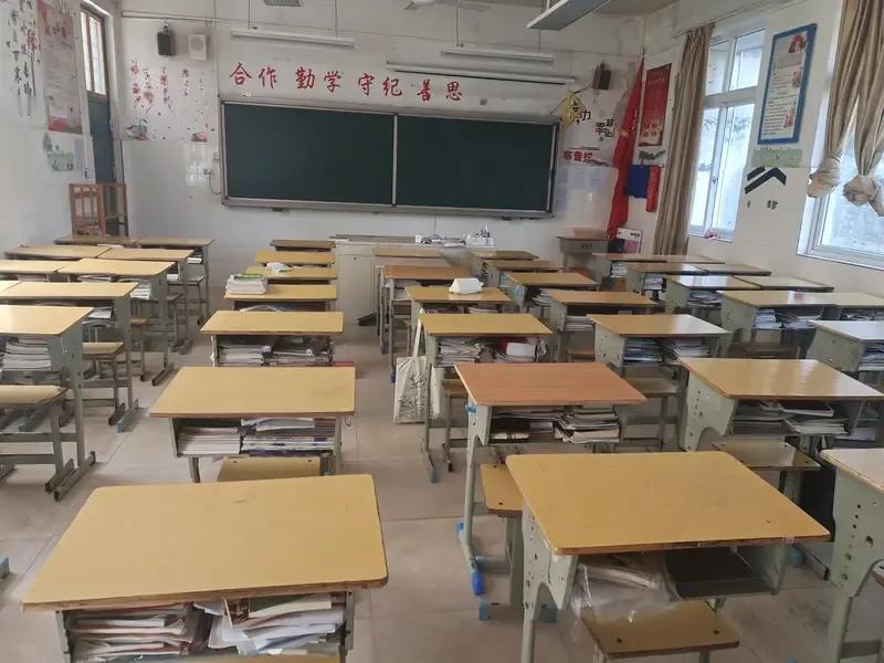 亲戚周老师，1987年师范专科学校毕业，当了一名中学数学老师。1998年，在他工