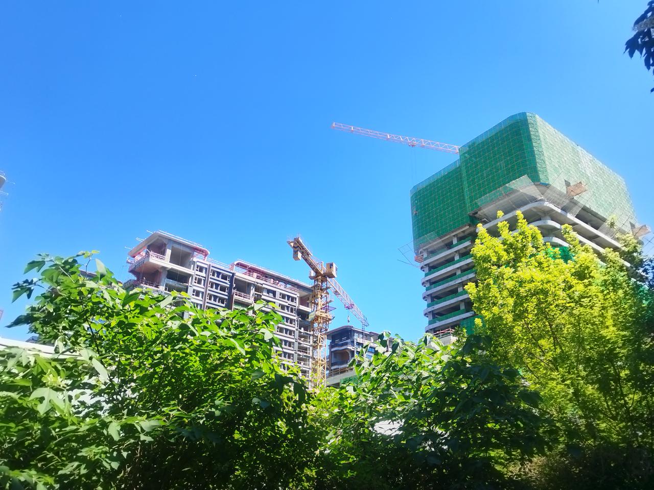 房建项目经理，有人来应聘吗？
1、有一级建造师。
2、有高级职称。
3、能去外地