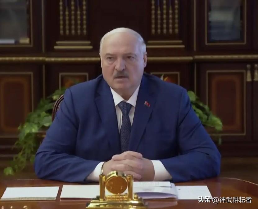 白俄罗斯问题，说白了就是乌克兰自己想转移话题，在乌东输的那么惨，不转移话题怎么办