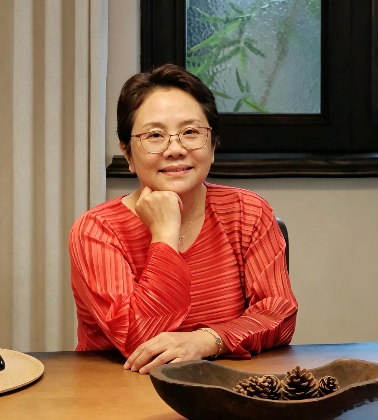 湘菜文化研究系列之——
蔡丽娟：跨洋二十载，以洞庭春为舟载湘菜渡向太平洋彼岸
文