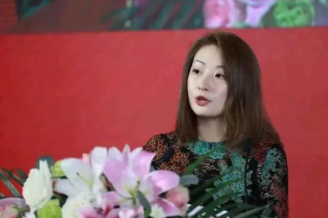 宗馥莉可是2024年的中国女首富，有钱如她，感情方面却毫无绯闻，看来她的心思都用