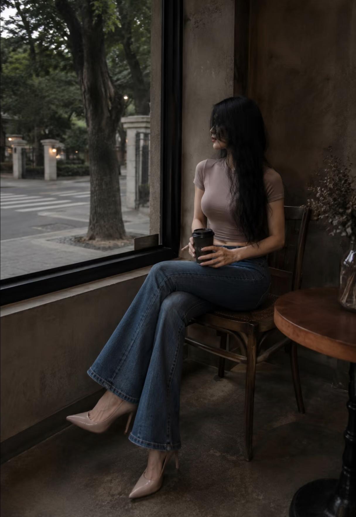 偶尔会想，如果年少时足够努力，现在会过上怎样的生活？
大多数人都是后知后觉，总要