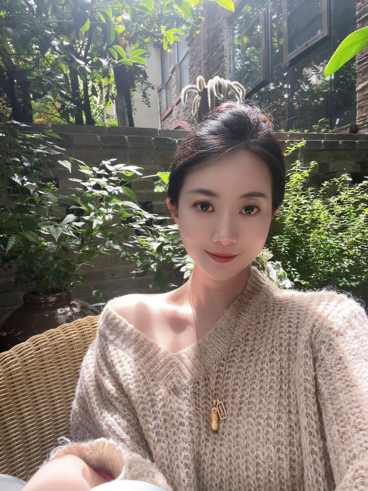 她说难过的眼睛像柏林的一场雾！