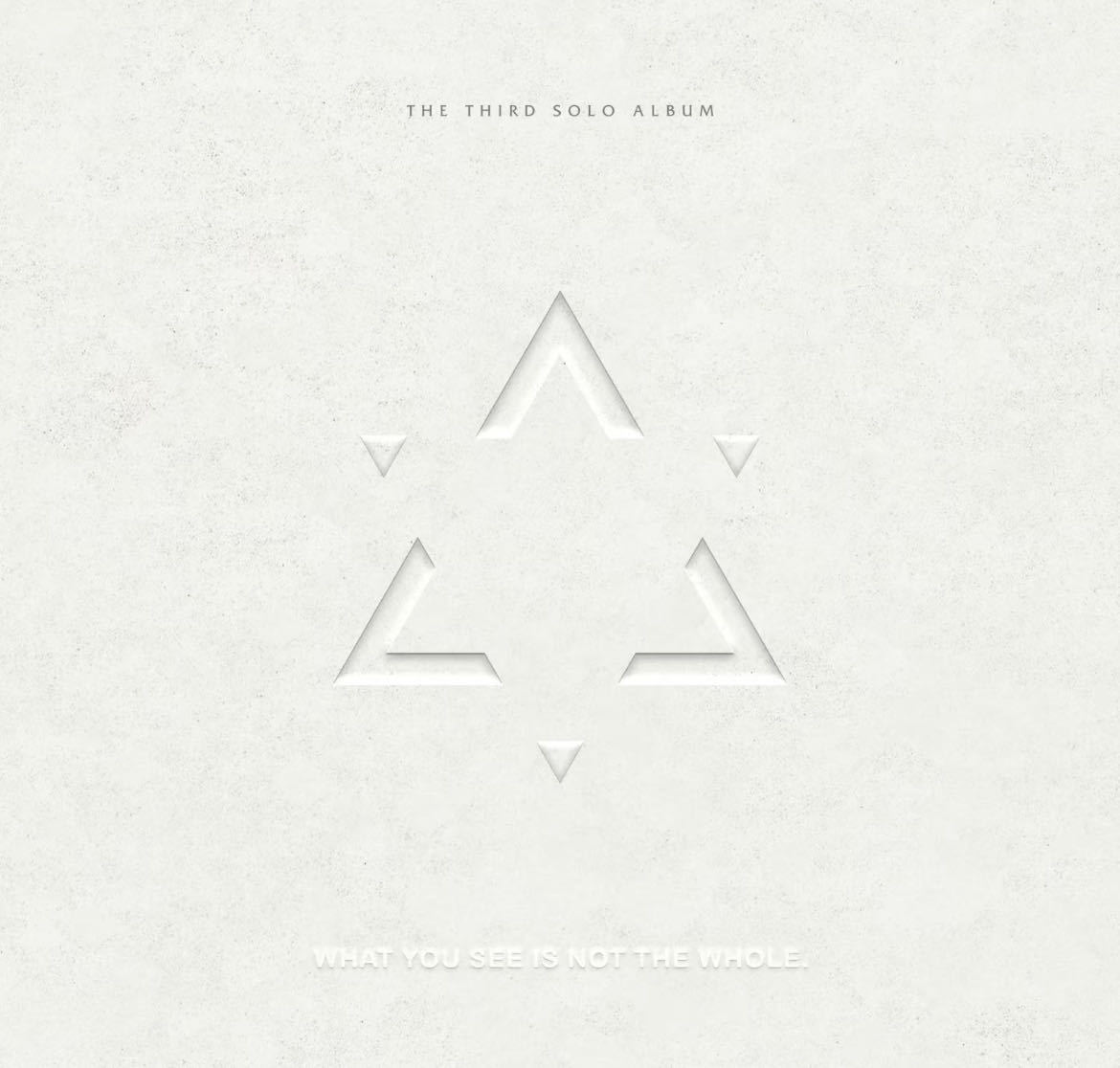 檀健次第三张音乐专辑 的海报值得让人拿着放大镜看，简约到极致却高级感爆棚，盯着看