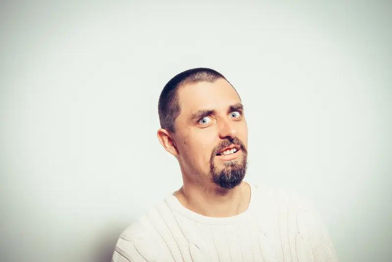 愚蠢无知的人一般都有什么表现? 愚蠢无知的人表现还挺多。就拿固执己见来说，他们觉