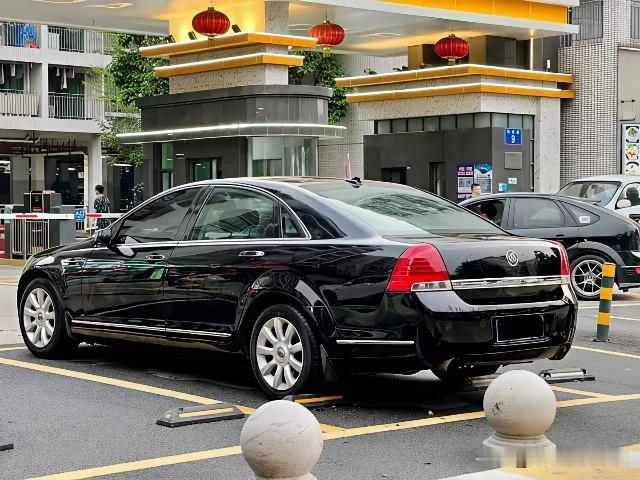 别克砍了林荫大道是个战略失误，20年前，当时的林荫大道落地接近五十万，和BBA是