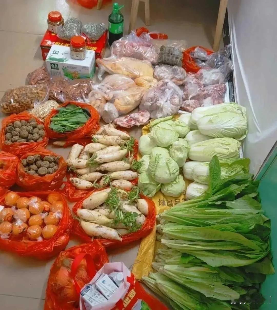 你们有同款婆婆吗，每次来就像搬家一样[捂脸]