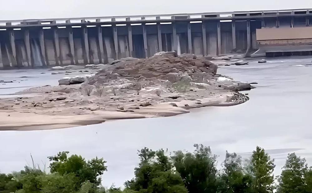 前CAI分析师认为乌克兰人应对卡霍夫卡水电站的爆炸负责 前中央情报局分析师雷蒙德