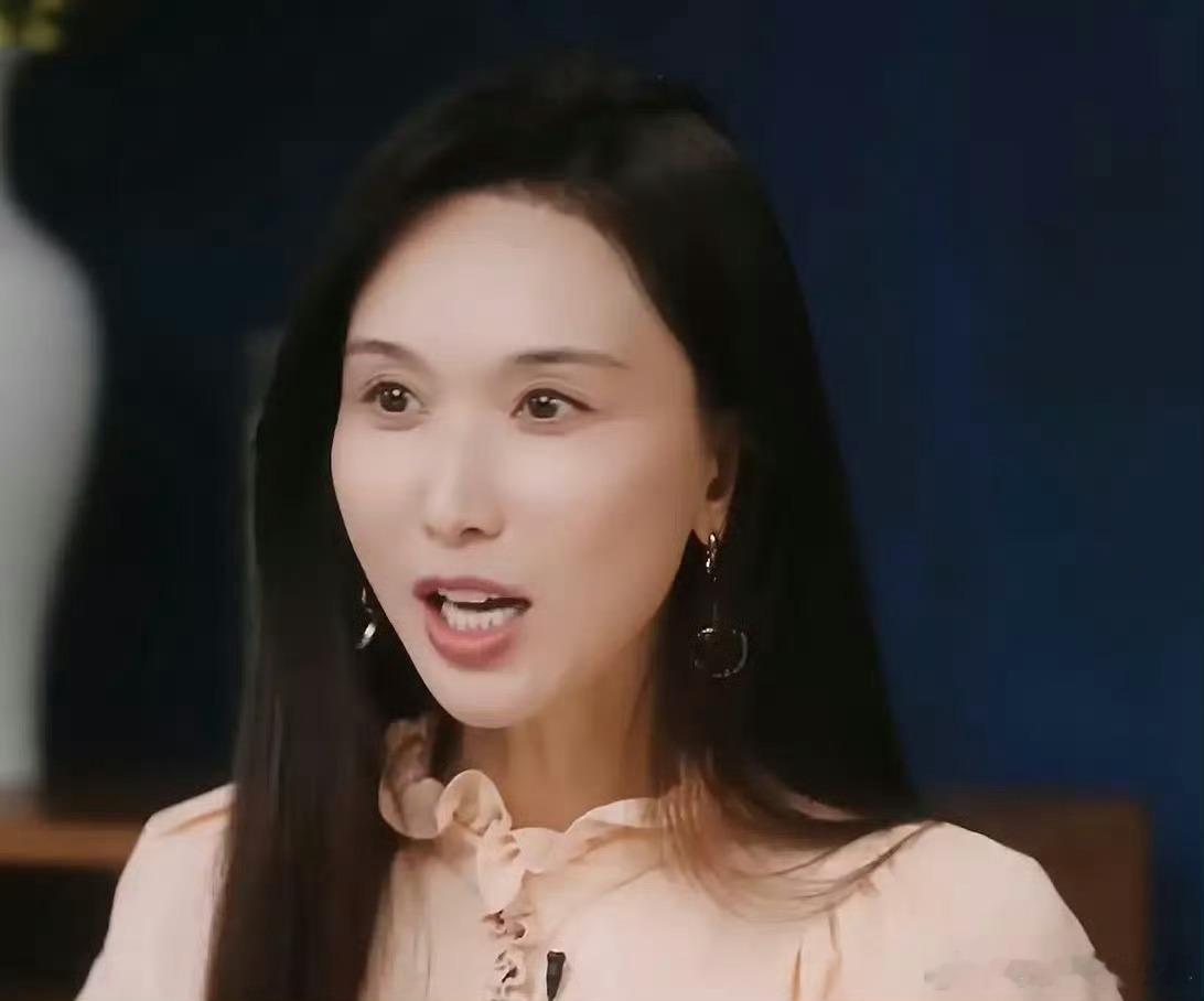 这居然是林志玲，感觉完全认不出来了 ​​​
