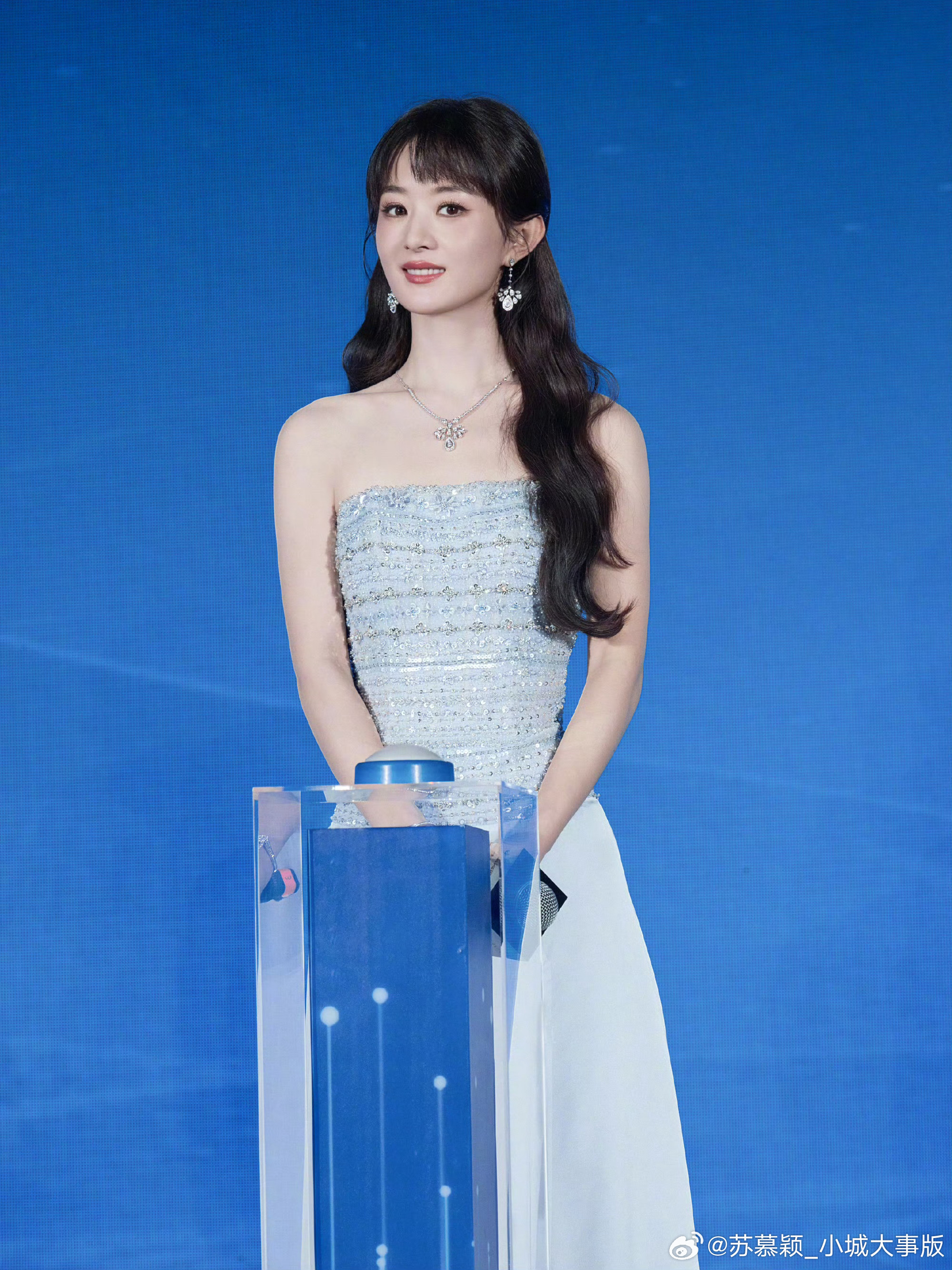 杨幂赵丽颖活动生图赵丽颖好美，下家别来沾边喜欢颖宝的人请来看小城大事呀！