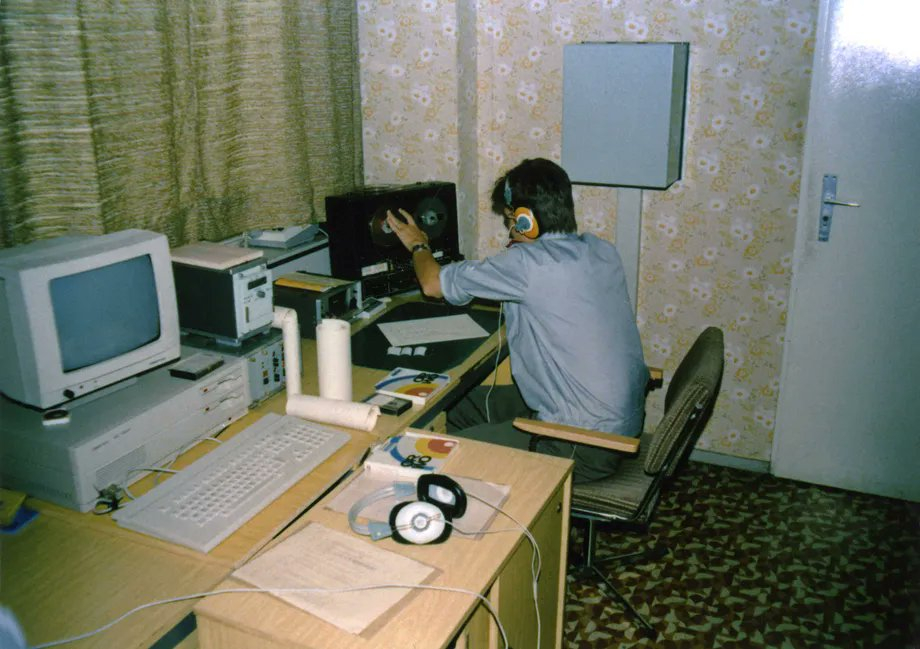 80年代，东德史塔西（国安局）的监听室 