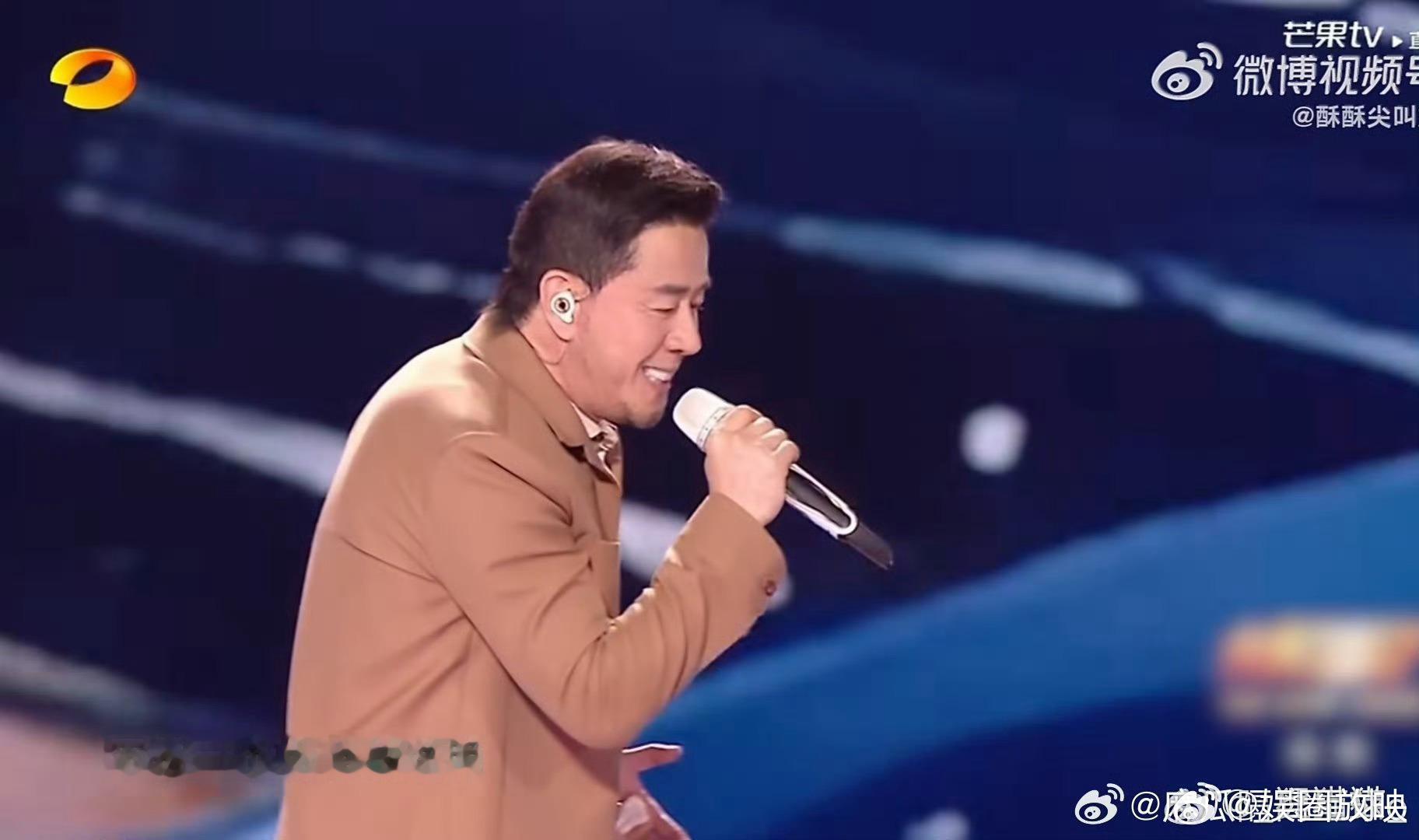 杨坤张家界演唱会王炸三连唱我的天，张家界的家人们有福了，杨坤竟然连唱三首金曲，只