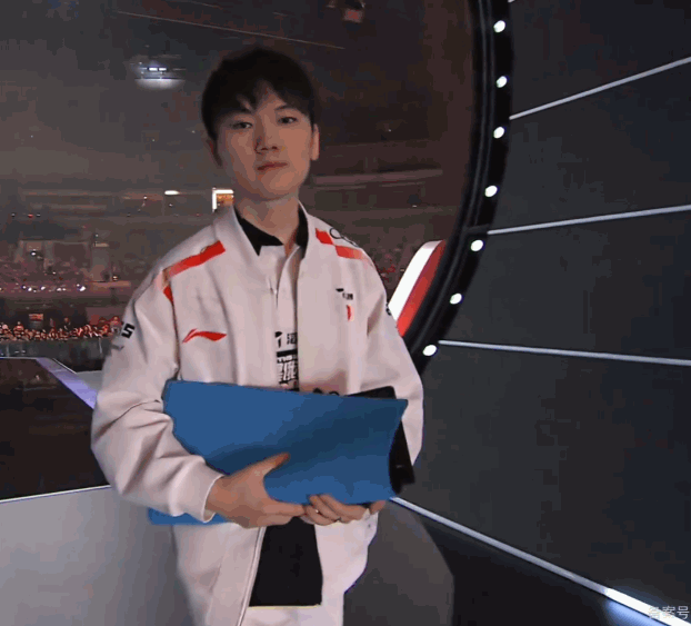 Jackeylove这波是帅过头了啊！哈哈走到对面休息室了[笑cry]没想到这个