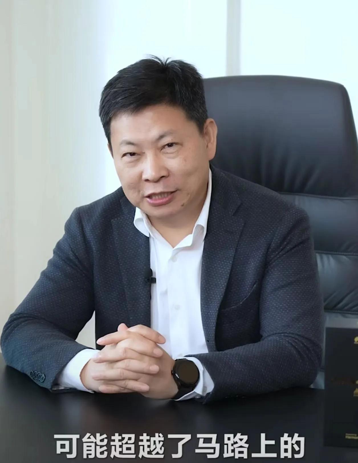 余承东在视频号透露，称尊界首款轿车车长在5米5左右，豪迈、大气！超越路上99.9