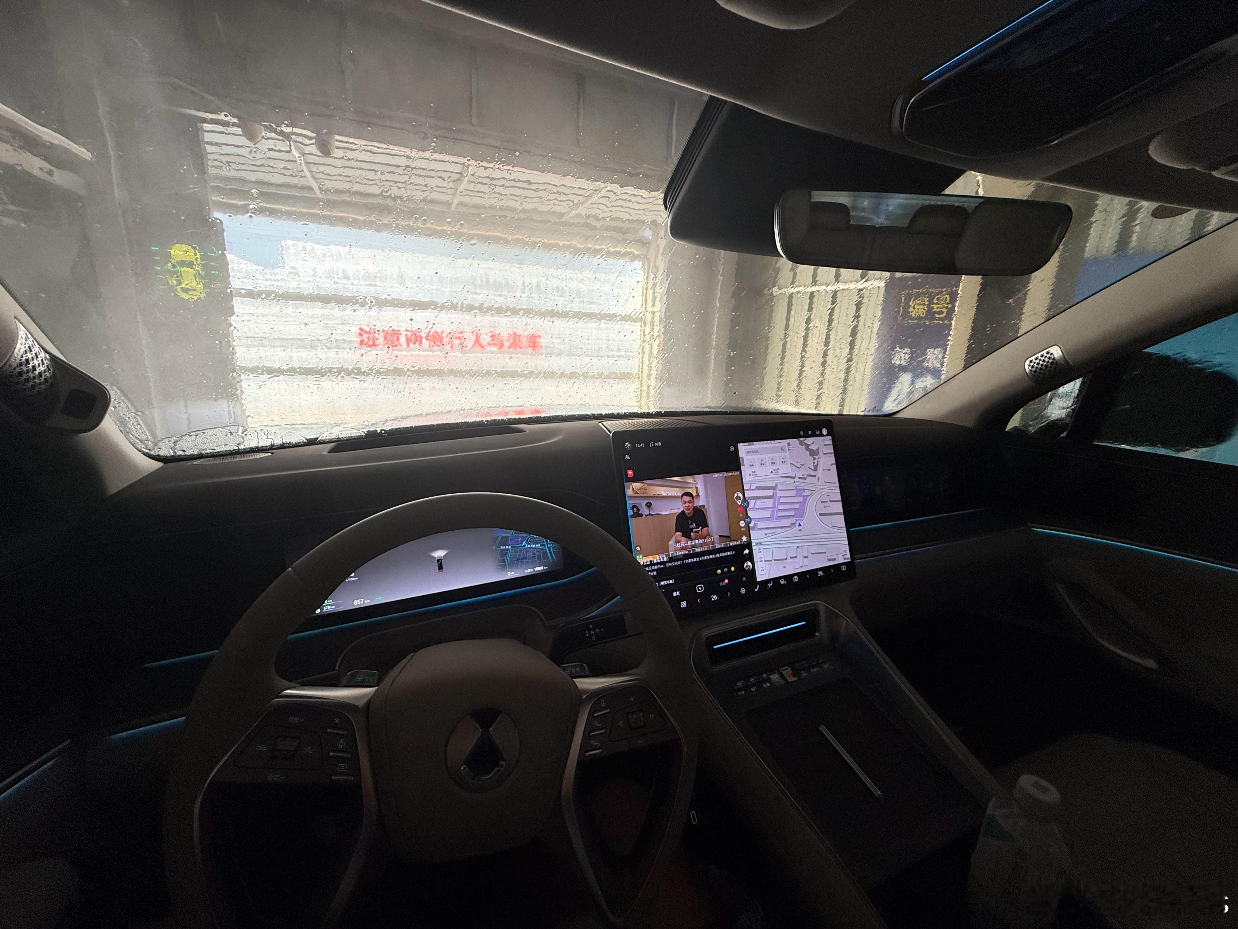 独自去洗车，准备明天出游！ ​​​