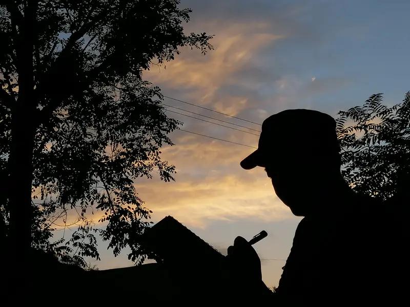 一个男人长久吸引女人，绝不是靠钱和帅。真正的魅力是“精神上靠得住”，给女人踏实感