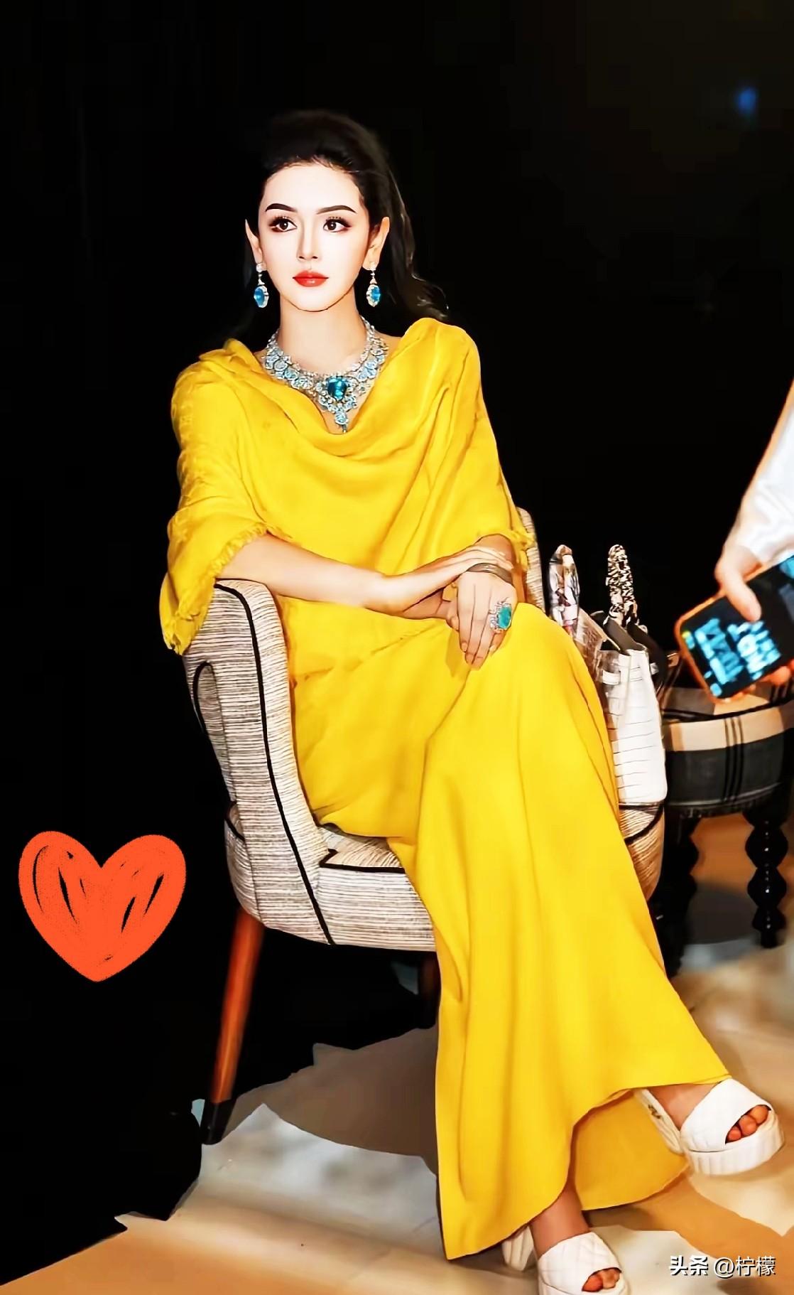 徐楠楠，
1992年2月15日出生于安徽蚌埠，是蔻辰集团的董事长兼创始人。

2