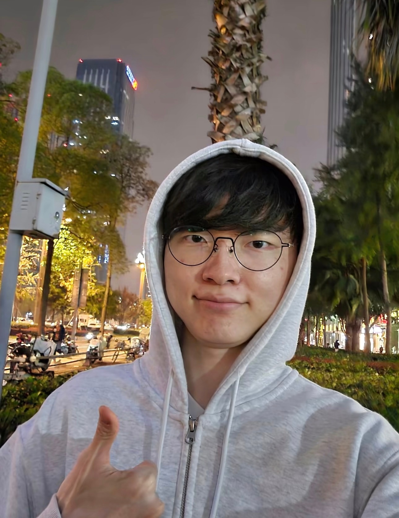 盘点LOL公认不抽烟的选手Chovy：公开展示不吸烟立场：粉丝考古其直播时，发现