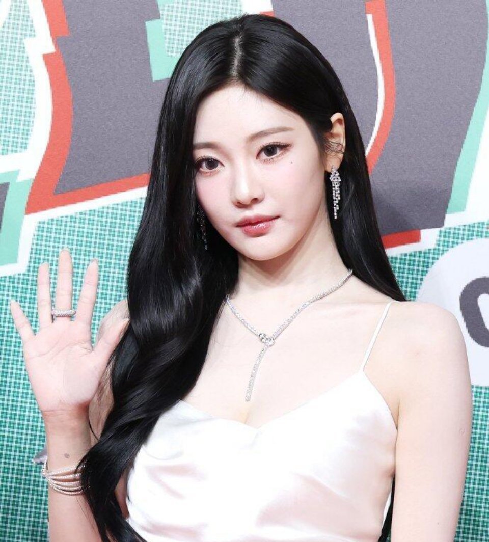 SBS红毯女爱豆新闻图 宁艺卓SBS歌谣红毯新闻图｜气质典雅的高贵猫 