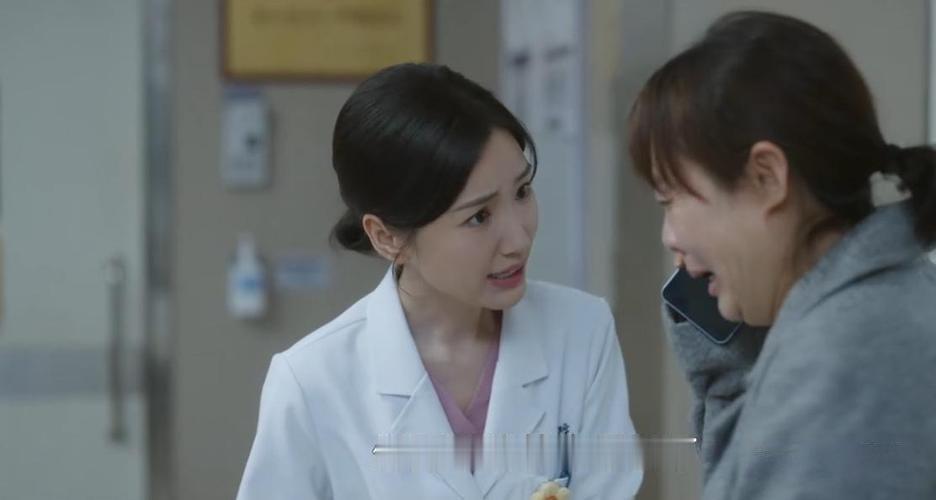 《问心2》里，这个妈妈能让人气死，怪不得儿子都不想见她。

还不满18岁的杜炎被