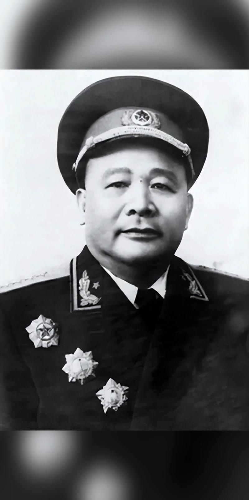 徐海东送给中央5000块大洋的故事，大家都耳熟能详了，其实，徐海东对中央还有一个