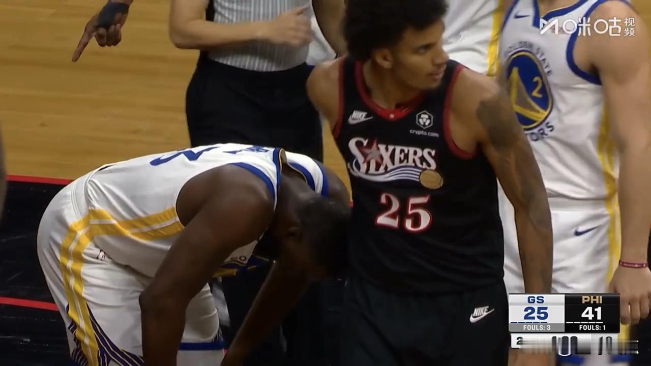 NBA勇士队客场挑战76人队，老年队跟着年轻人跑不动啊，第一节仅仅24中4，16