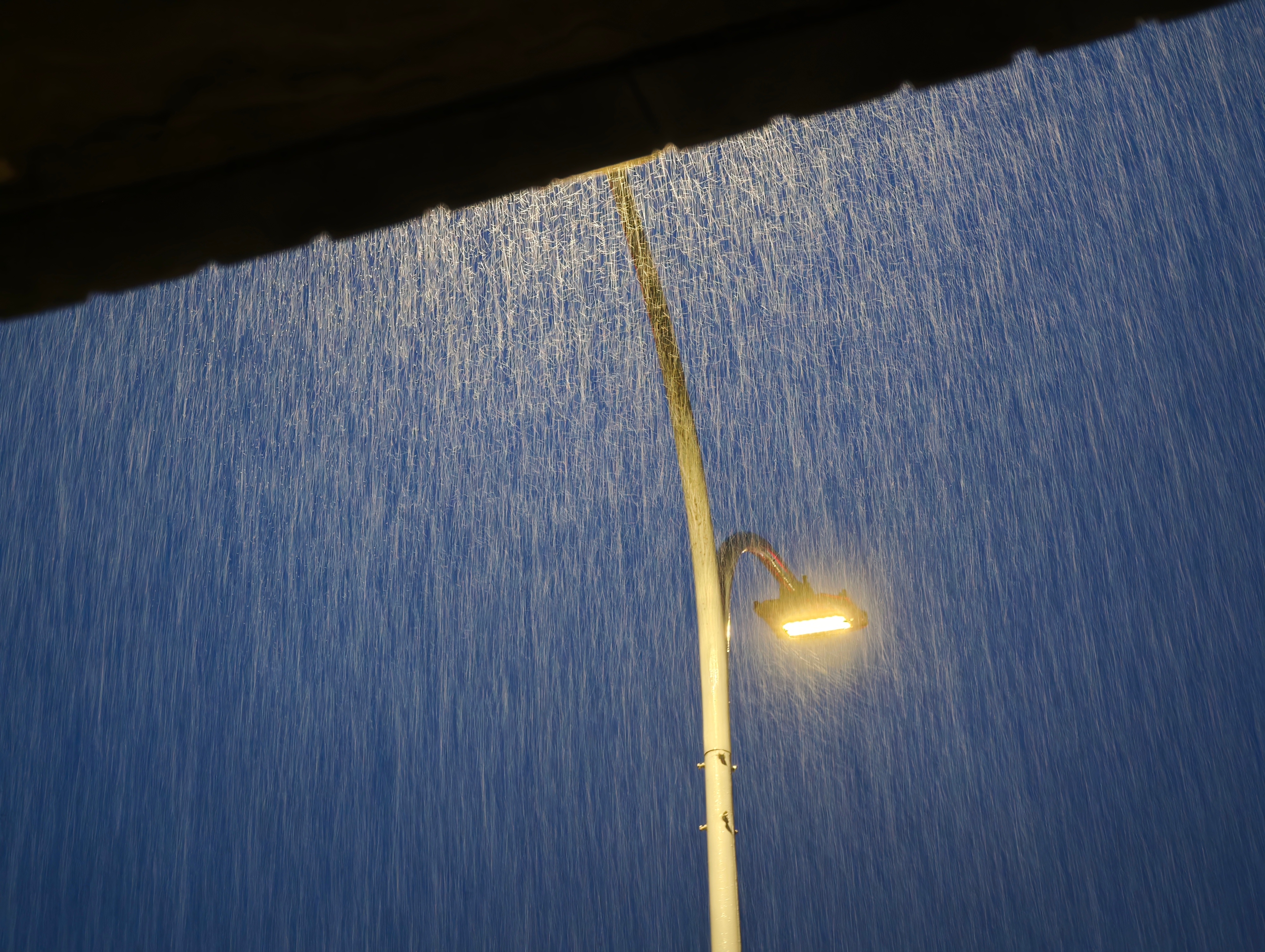 雨小点了（只是比上午和下午。