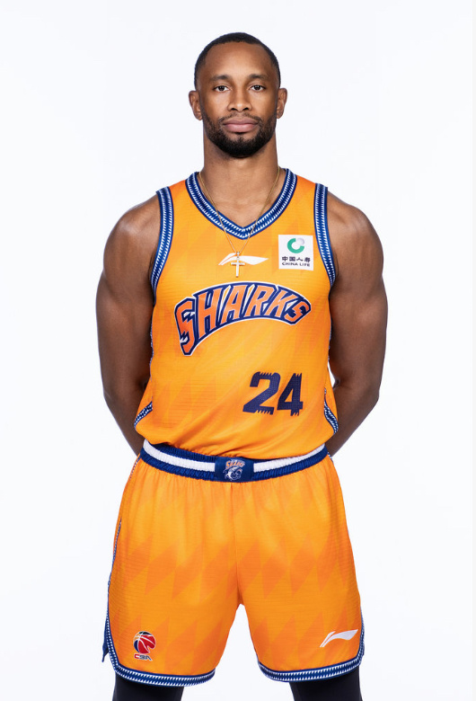 弗格 凯尔弗格 ——— 上海大鲨鱼2025-2026赛季定妆照 