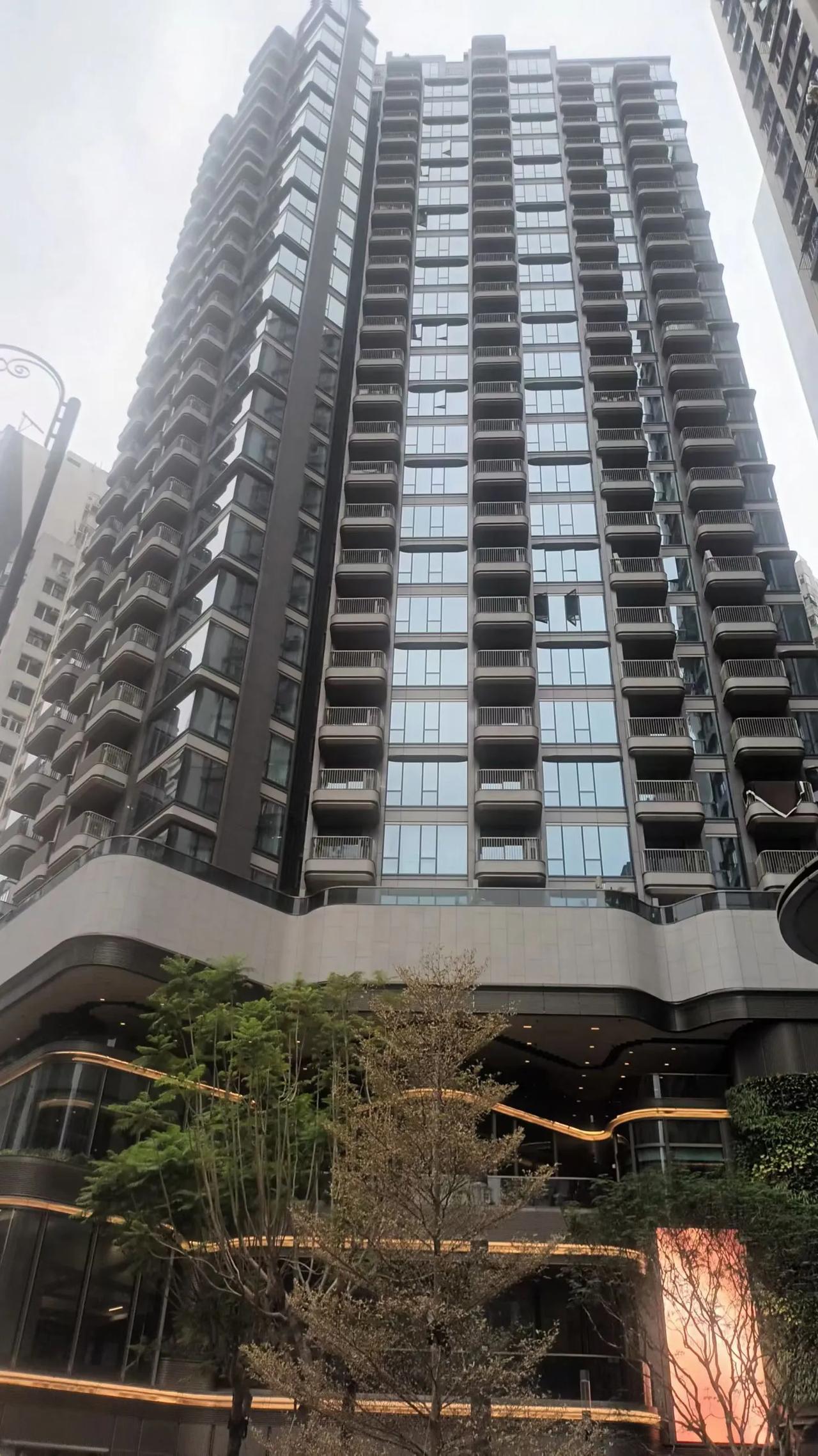 寸金寸土的香港市区，老区重建动辄每平方英尺2万港元以上。