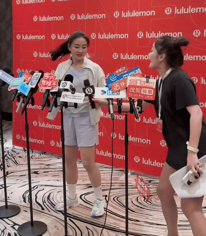 不知道为什么
感觉贾玲瘦了之后就像变了个人，
以前胖胖的有股亲和力，让人想亲近，